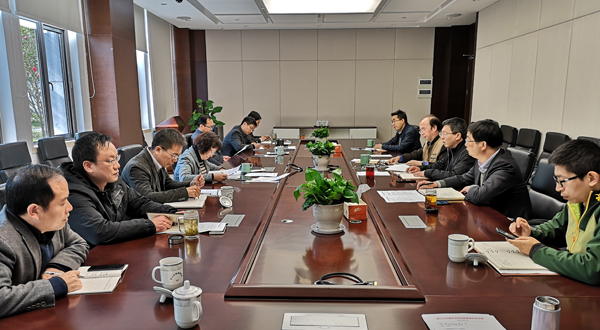 中心组学习00.jpg